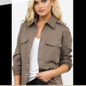 NWOT Jessie James Decker Top